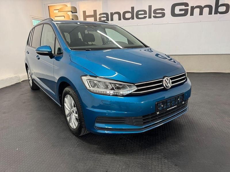 Blau Gebraucht 2019 VW Touran Comfortline Van / Kleinbus | 21.450 € (Fairer Preis) - Bild 1/4