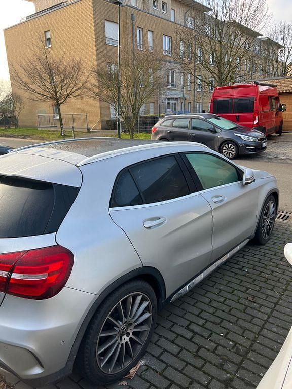 Gebraucht Mercedes GLA250 211 PS (155 kW) 2018 Grau SUV