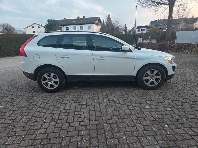 Gebraucht Volvo XC60 Kinetic 163 PS (119 kW) 2009 Weiß SUV