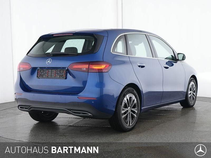 Usata Mercedes B220 190 CV (139 kW) 2024 Blu Monovolume