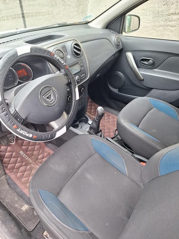 Gebraucht Dacia Sandero 73 PS (53 kW) 2016 Weiß Kleinwagen