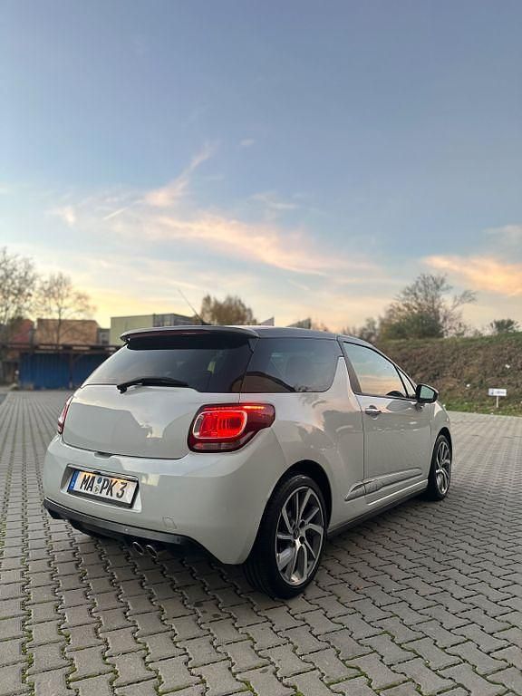Weiß Gebraucht 2014 Citroën DS3 So Paris Kleinwagen | 9.500 € (Teuer) - Bild 1/4