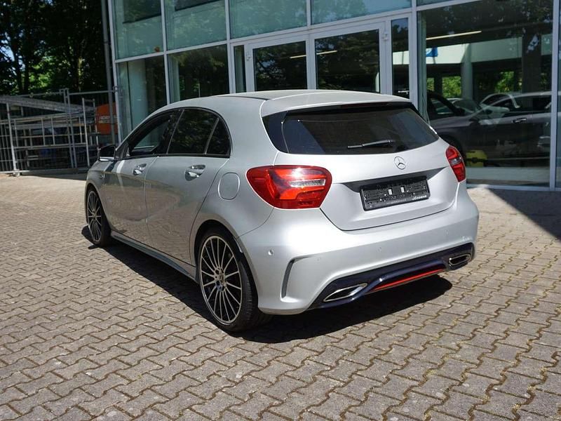 Gebraucht Mercedes A250 AMG line 218 PS (160 kW) 2018 Silber Kleinwagen