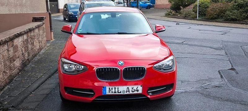 Rot Gebraucht 2015 BMW 116 Sport Line Kleinwagen | 7.200 € (Guter Preis) - Bild 1/4
