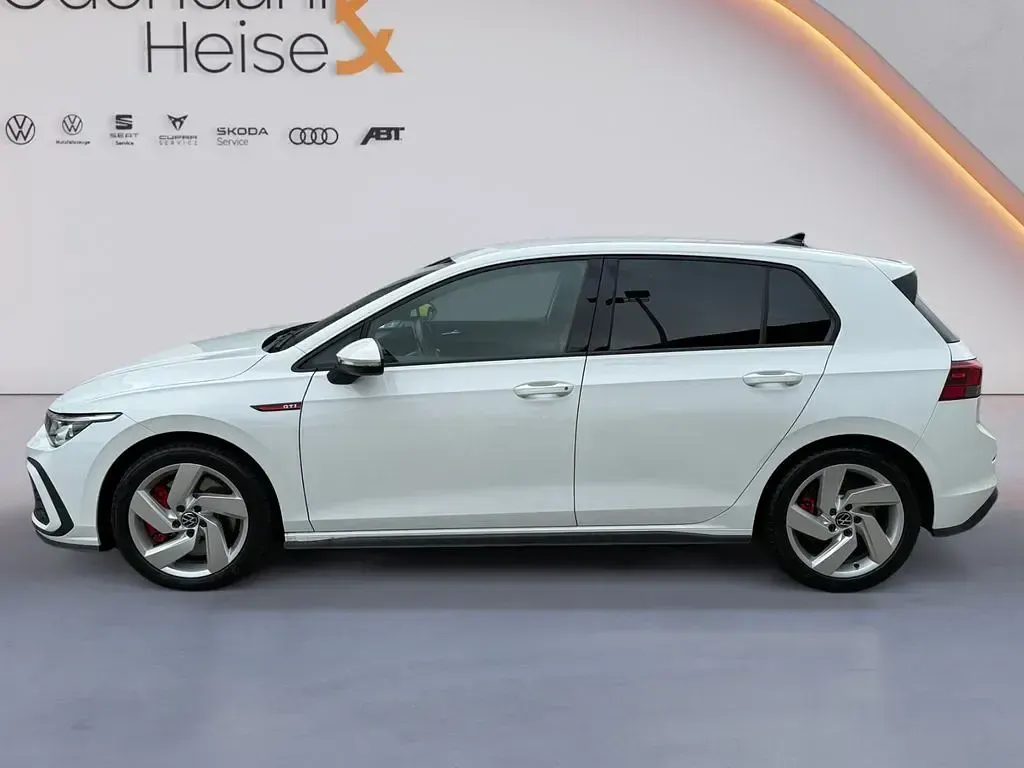 Gebraucht VW Golf VIII GTI 245 PS (180 kW) 2024 Pure white Limousine