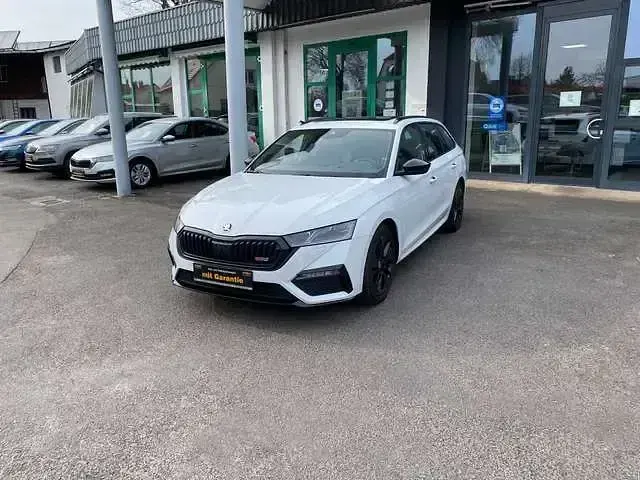 Gebraucht Skoda Octavia RS 245 PS (180 kW) 2023 Moonweiß  perleffekt Kombi