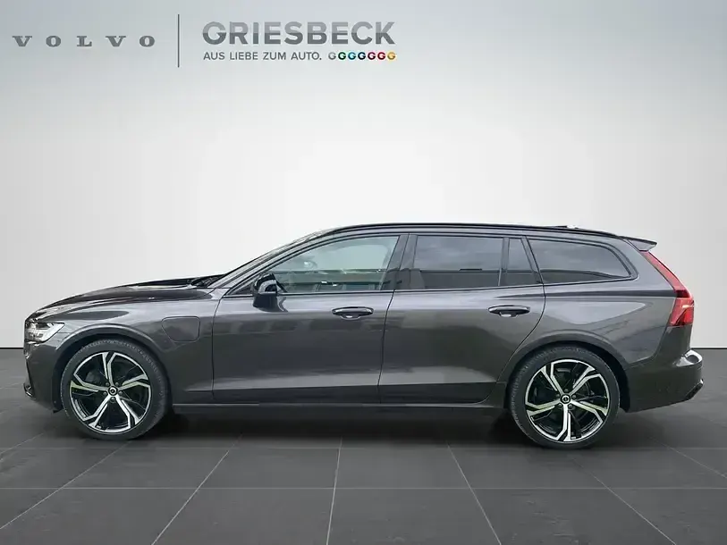 Gebraucht Volvo V60 Plus 455 PS (334 kW) 2023 Platinum grey / metallic Kombi