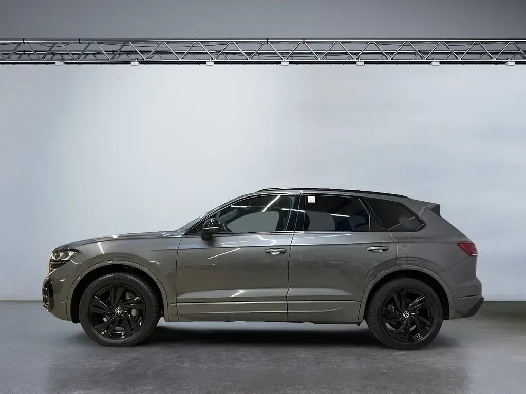 Gebraucht VW Touareg R-line 286 PS (210 kW) 2024 Siliziumgrau (metallic) SUV