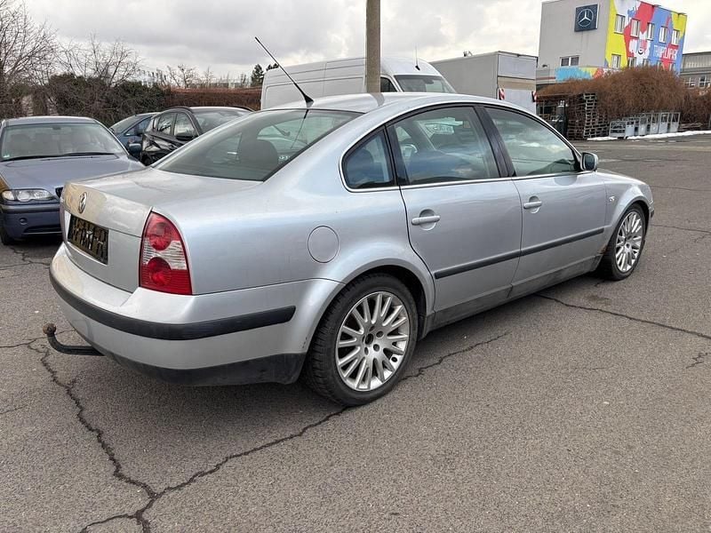 Gebraucht VW Passat 101 PS (74 kW) 2002 Silber Limousine
