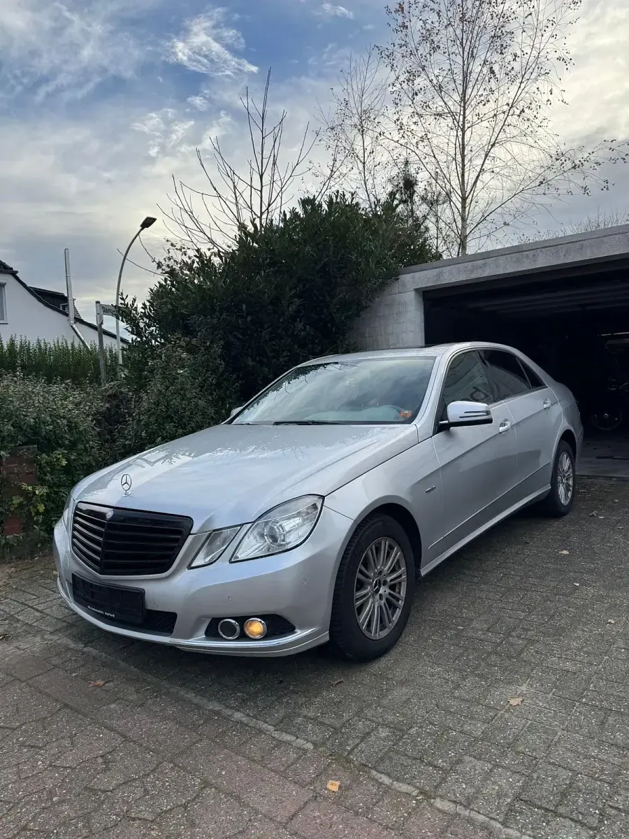 Gebraucht Mercedes E300 231 PS (169 kW) 2010 Silber Limousine