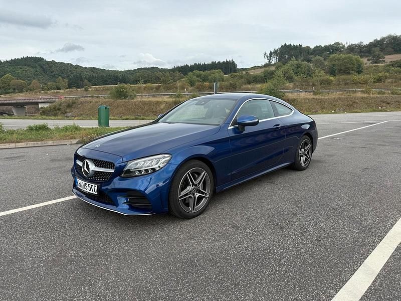 Blau Gebraucht 2020 Mercedes C200 AMG Coupé | 26.000 € (Etwas zu teuer) - Bild 1/4