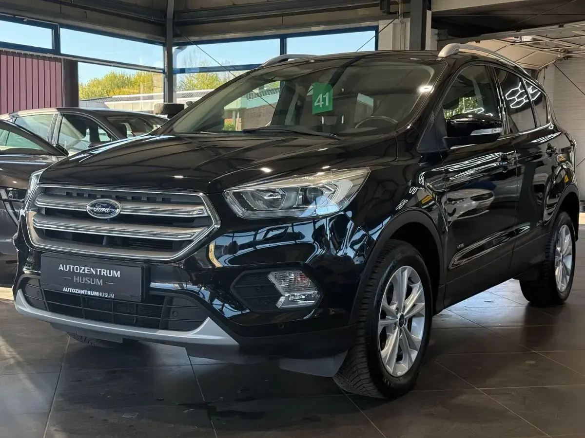 Używany Ford Kuga Titanium 175 KM (128 kW) 2018 Czarny SUV