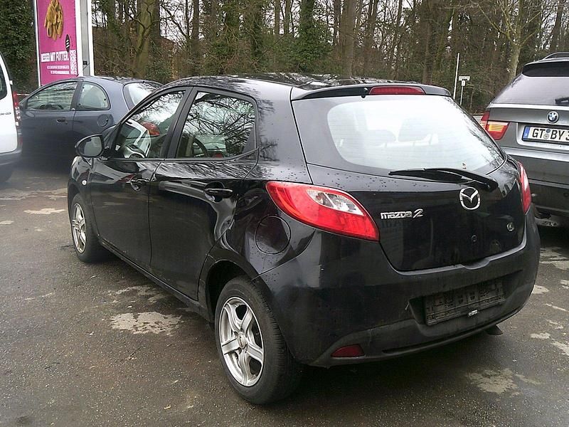 Gebraucht Mazda 2 Independence 90 PS (66 kW) 2009 Brillantschwarz Kleinwagen