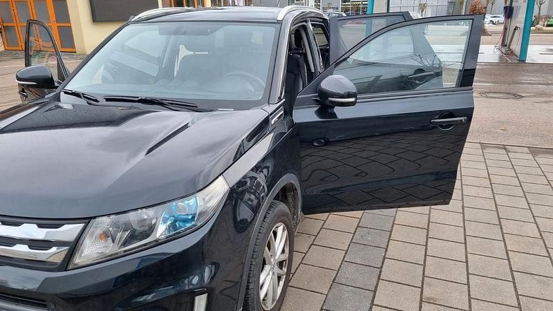 Gebraucht Suzuki Vitara Comfort+ 120 PS (88 kW) 2015 Schwarz SUV