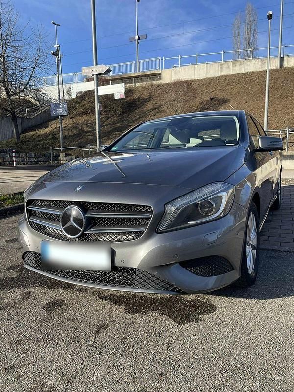 Gebraucht Mercedes A180 Edition 122 PS (89 kW) 2014 Grau Limousine