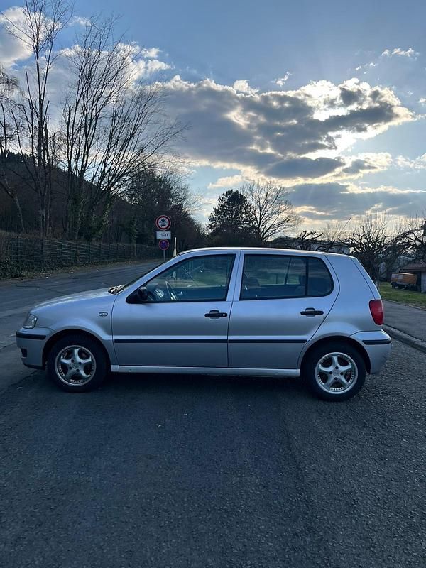 Gebraucht VW Polo 60 PS (44 kW) 2001 Silber Kleinwagen