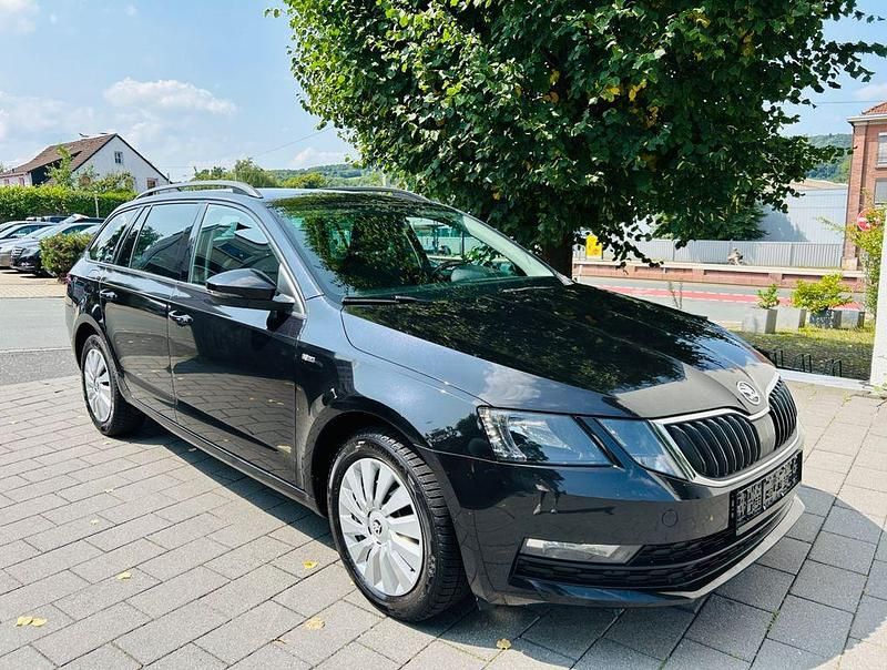 Schwarz Gebraucht 2019 Skoda Octavia Soleil Kombi | 17.400 € (Fairer Preis) - Bild 1/4