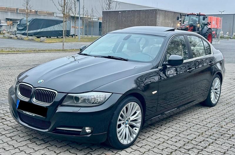 Gebraucht BMW 325 Exclusive 286 PS (210 kW) 2011 Schwarz Limousine