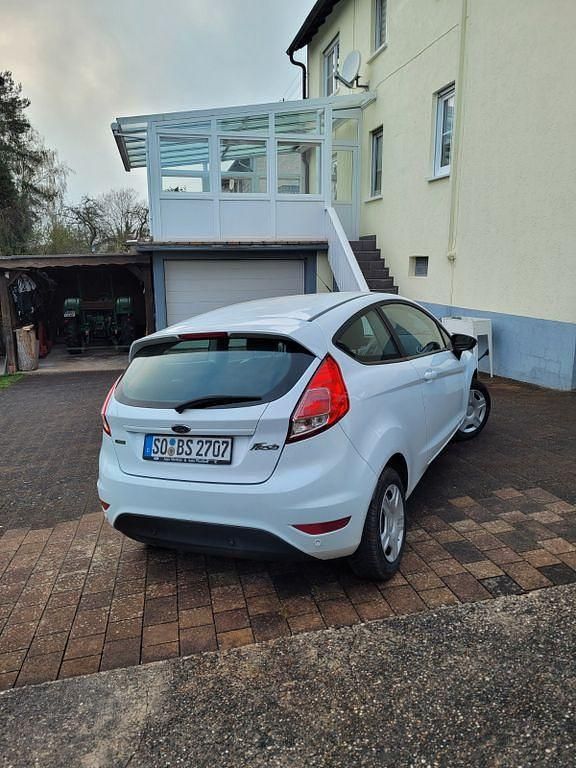 Gebraucht Ford Fiesta Cool & Connect 101 PS (74 kW) 2017 Weiß Limousine