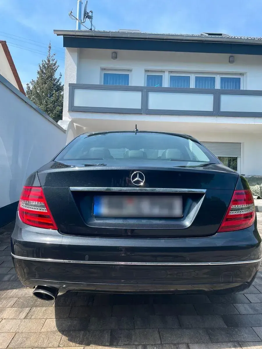 Gebraucht Mercedes C180 Avantgarde 156 PS (114 kW) 2012 Schwarz Limousine