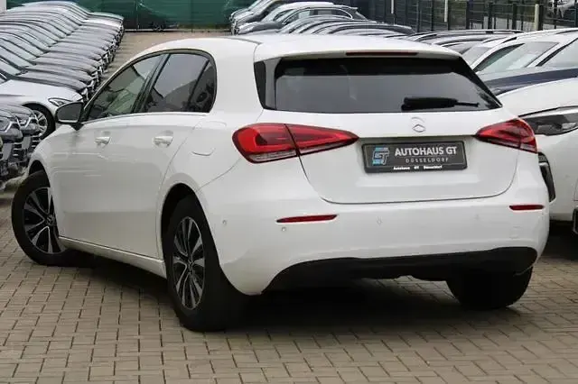 Gebraucht Mercedes A180 116 PS (85 kW) 2022 Weiß Limousine