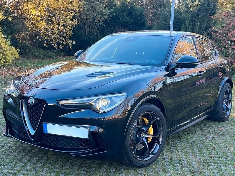 Schwarz Gebraucht 2019 Alfa Romeo Stelvio Quadrifoglio SUV | 38.900 € (Superpreis) - Bild 1/4