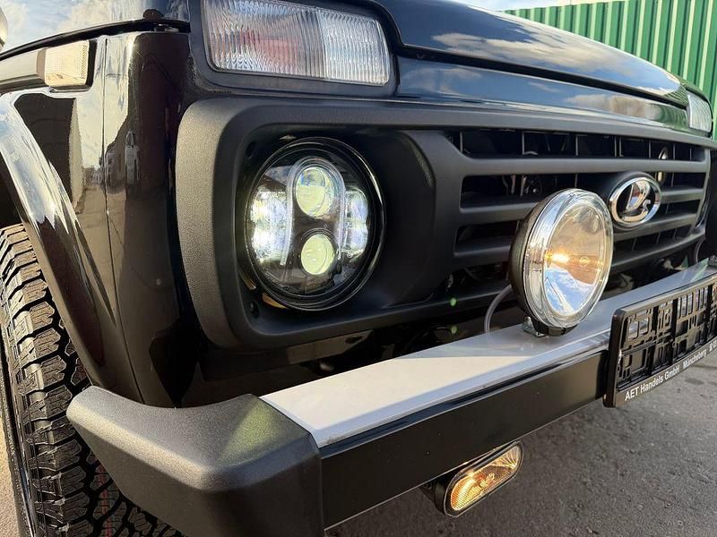 Neu Lada niva 83 PS (61 kW) 2026 Grün SUV