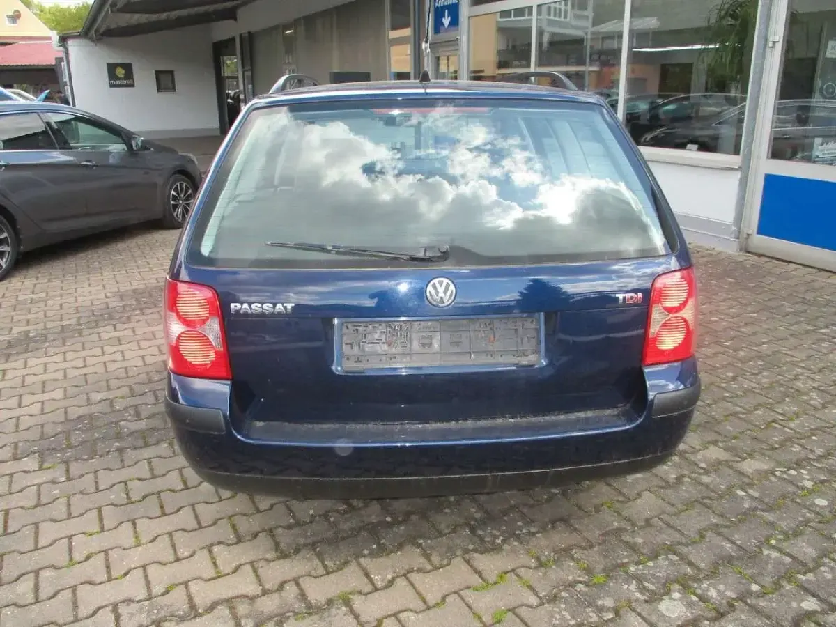 Second-hand VW Passat Trendline 101 CP (74 kW) 2002 Albastru Break