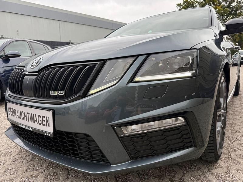 Grau Gebraucht 2019 Skoda Octavia RS Kombi | 17.900 € (Guter Preis) - Bild 1/4