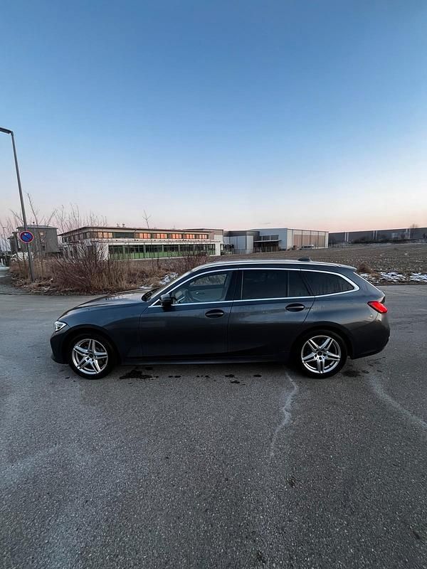 Gebraucht BMW 330 265 PS (194 kW) 2020 Grau Kombi