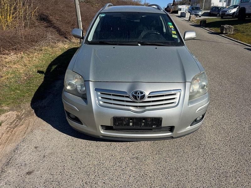 Gebraucht Toyota Avensis Team 126 PS (92 kW) 2009 Silber Kombi