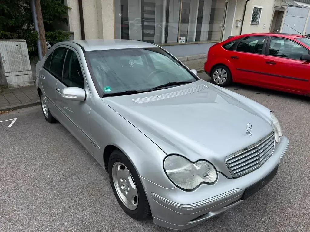 Gebraucht Mercedes C220 Elegance 143 PS (105 kW) 2001 Silber Limousine