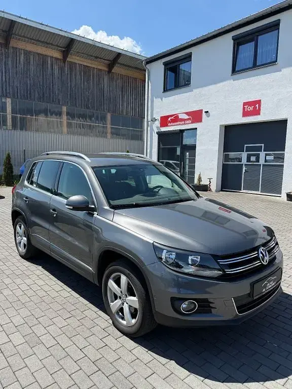 Gebraucht VW Tiguan Sportline 179 PS (131 kW) 2012 Grau SUV
