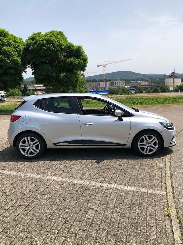 Gebraucht Renault Clio IV 75 PS (55 kW) 2018 Silber Kleinwagen