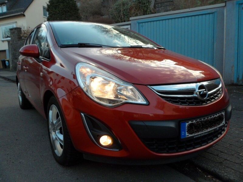 Rot Gebraucht 2013 Opel Corsa Active Limousine | 3.950 € (Guter Preis) - Bild 1/4