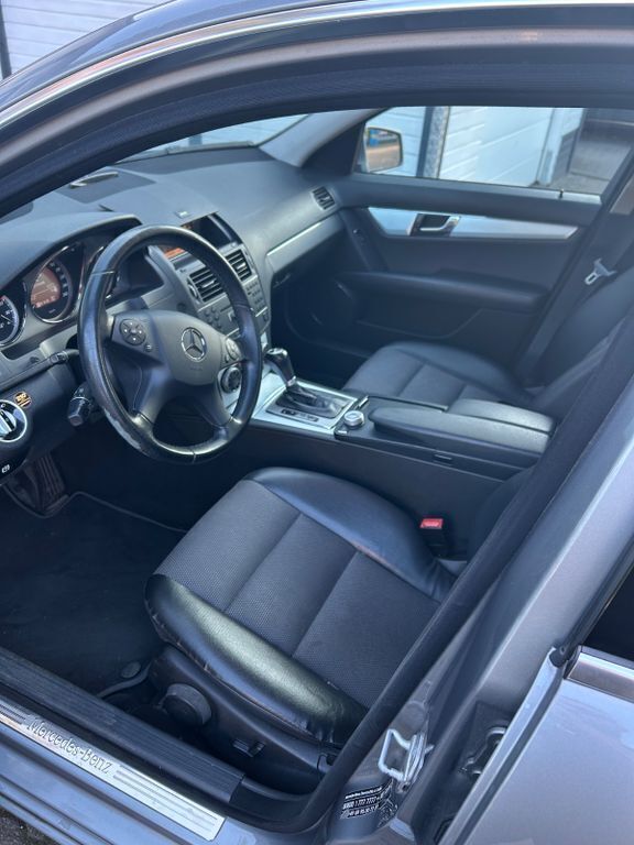 Grau Gebraucht 2010 Mercedes C250 Limousine | 6.200 € (Guter Preis) - Bild 1/4