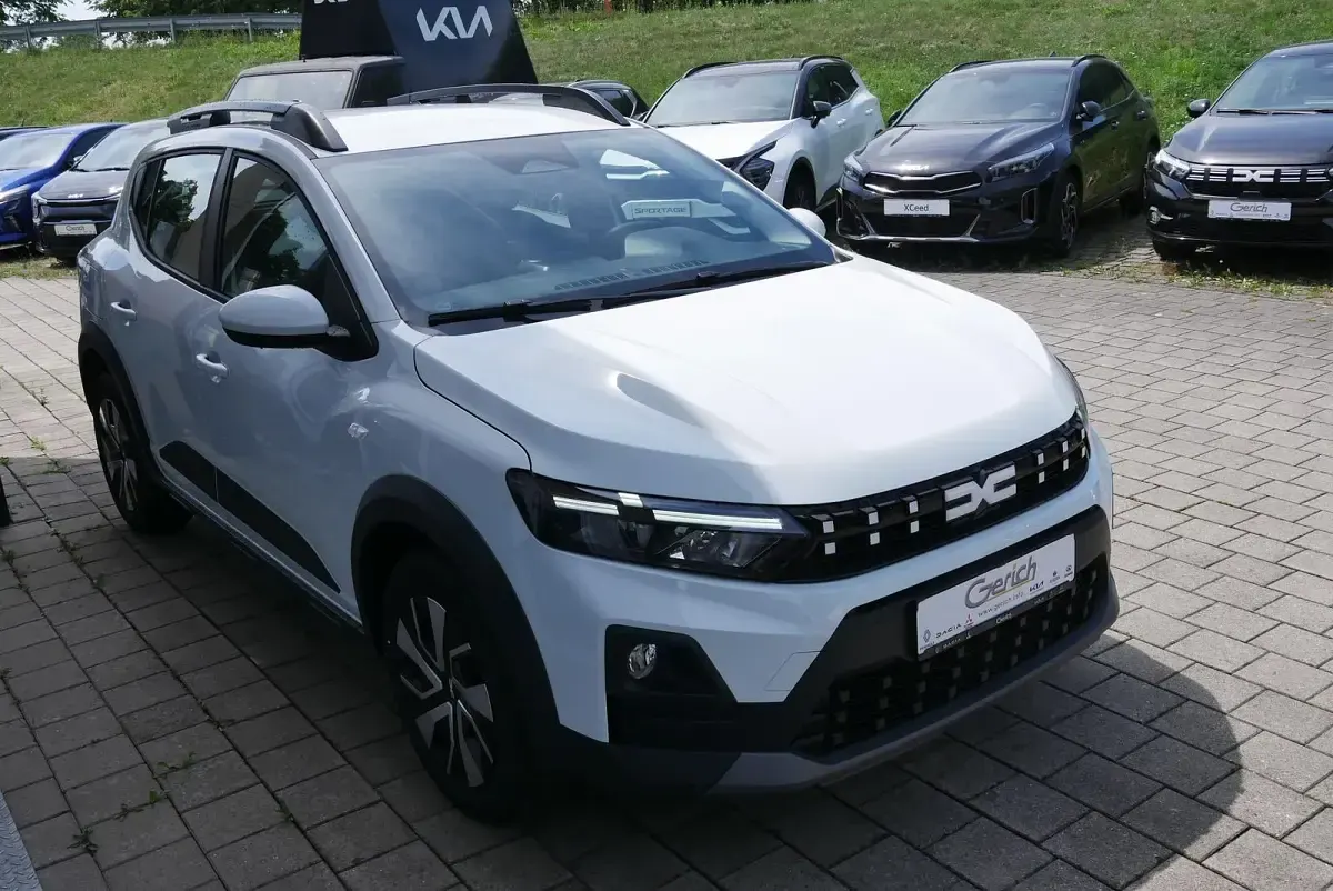 Neu Dacia Sandero Expression 110 PS (80 kW) 2026 Gletscherweiss Limousine