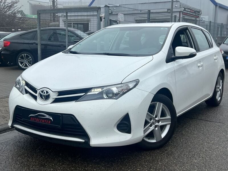 Weiß Gebraucht 2014 Toyota Auris Cool Limousine | 7.990 € (Fairer Preis) - Bild 1/4