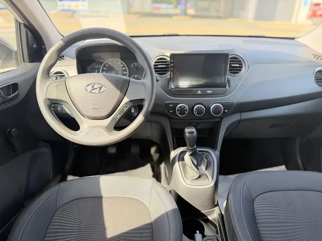 Gebraucht Hyundai i10 Pure 67 PS (49 kW) 2018 Weiß Kleinwagen