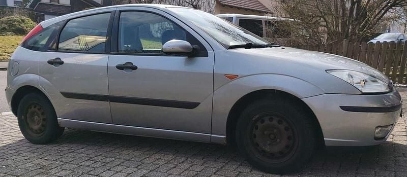 Usata Ford Focus 75 CV (55 kW) 2004 Argento Berlina