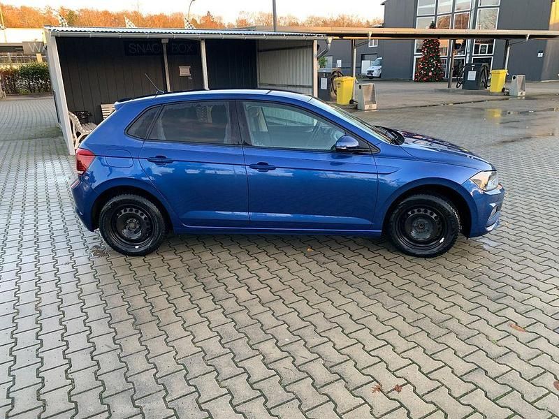 Gebraucht VW Polo Comfortline 95 PS (69 kW) 2018 Blau Limousine