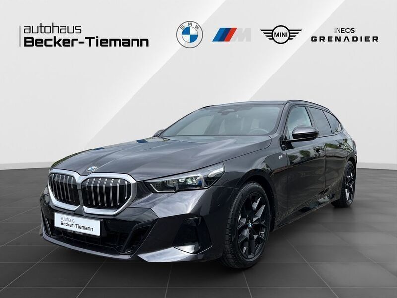 Grau Gebraucht 2024 BMW 520 Comfort Edition Kombi | 55.507 € (Fairer Preis) - Bild 1/4