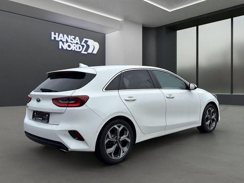 Gebraucht Kia Ceed Spirit 140 PS (102 kW) 2018 Weiss / deluxe white (metallic) Kleinwagen