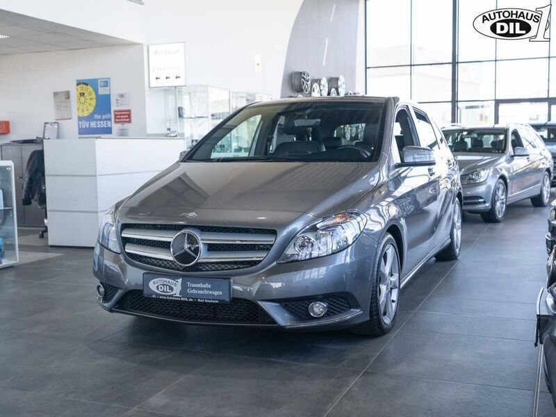 Gebraucht Mercedes B200 136 PS (100 kW) 2014 Grau (mountaingrau  met.) Van / Kleinbus