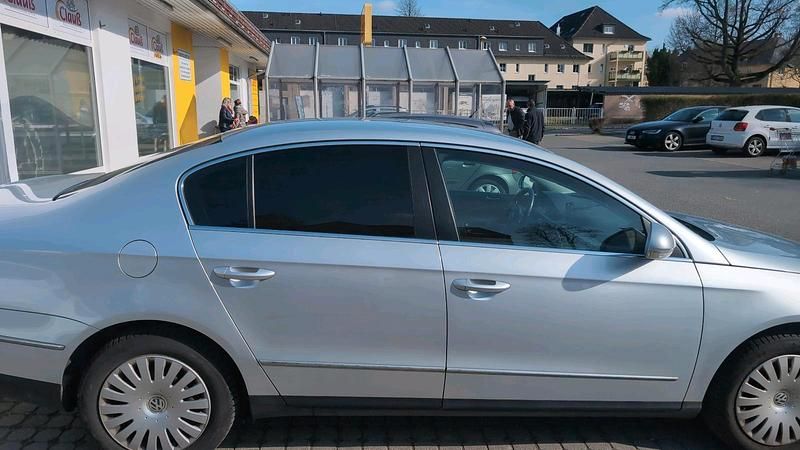 Silber Gebraucht 2010 VW Passat Limousine | 5.500 € (Etwas zu teuer) - Bild 1/3