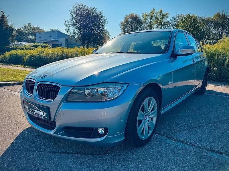 Blau Gebraucht 2011 BMW 318 Limousine | 5.490 € (Guter Preis) - Bild 1/4