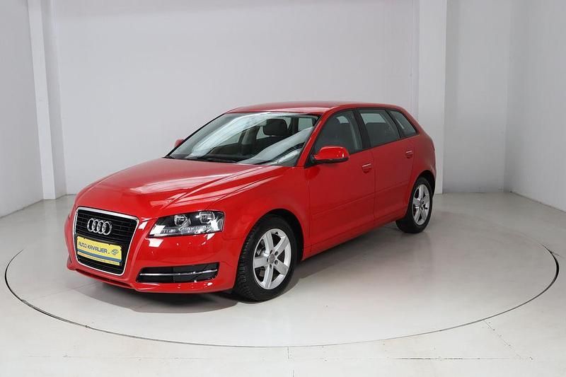 Rot Gebraucht 2011 Audi A3 Sportback Comfort Limousine | 9.890 € (Fairer Preis) - Bild 1/4