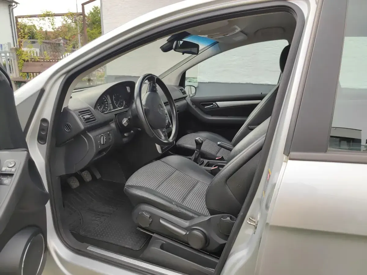 Gebraucht Mercedes A150 95 PS (69 kW) 2004 Silber Kleinwagen
