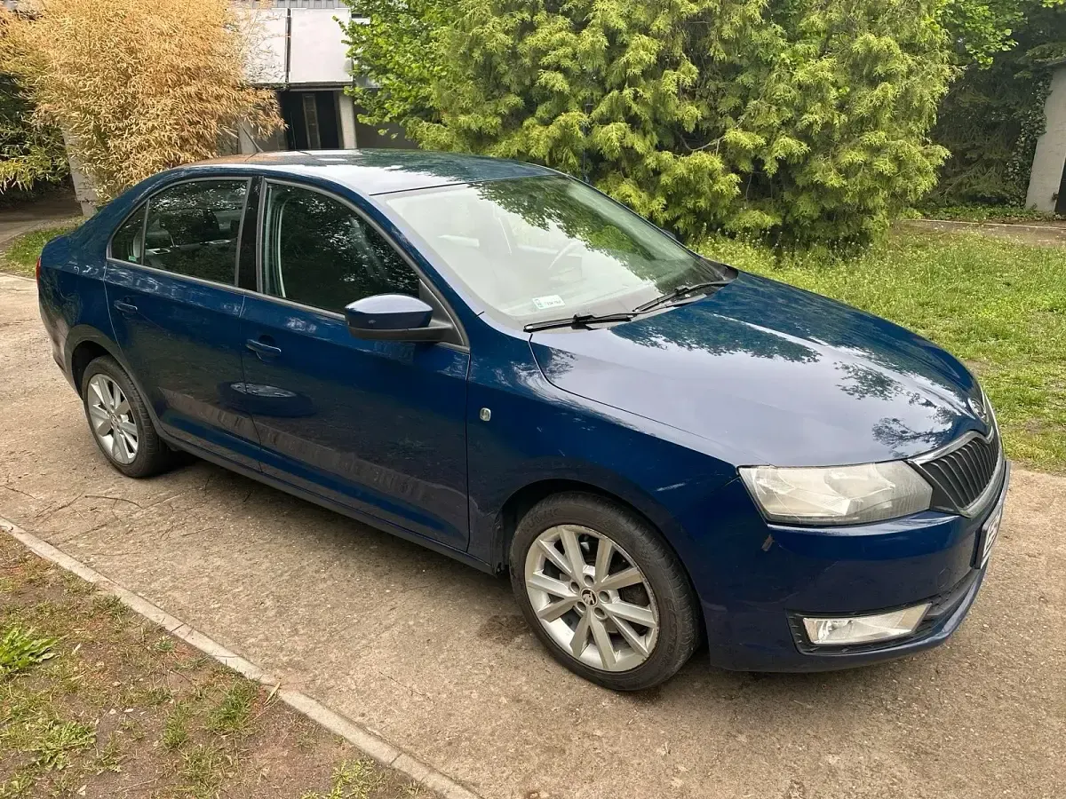 Gebraucht Skoda Rapid Elegance 105 PS (77 kW) 2013 Blau Kleinwagen