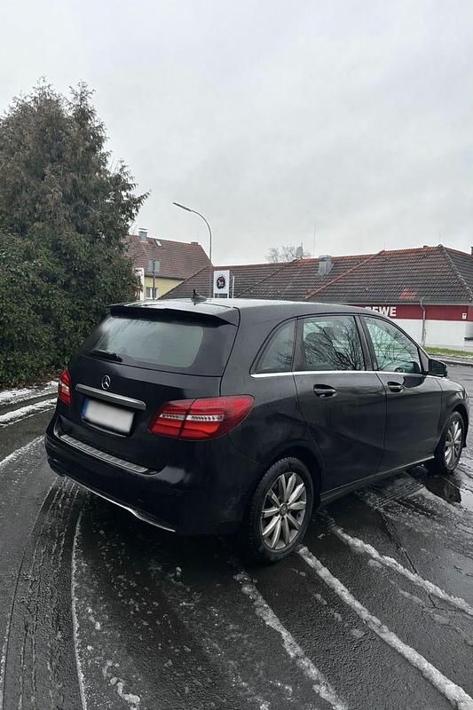 Gebraucht Mercedes B200 136 PS (100 kW) 2018 Schwarz Van / Kleinbus